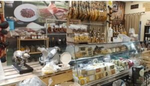 Una tienda gourmet de Sevilla realza productos artesanos más representativos de la gastronomía española